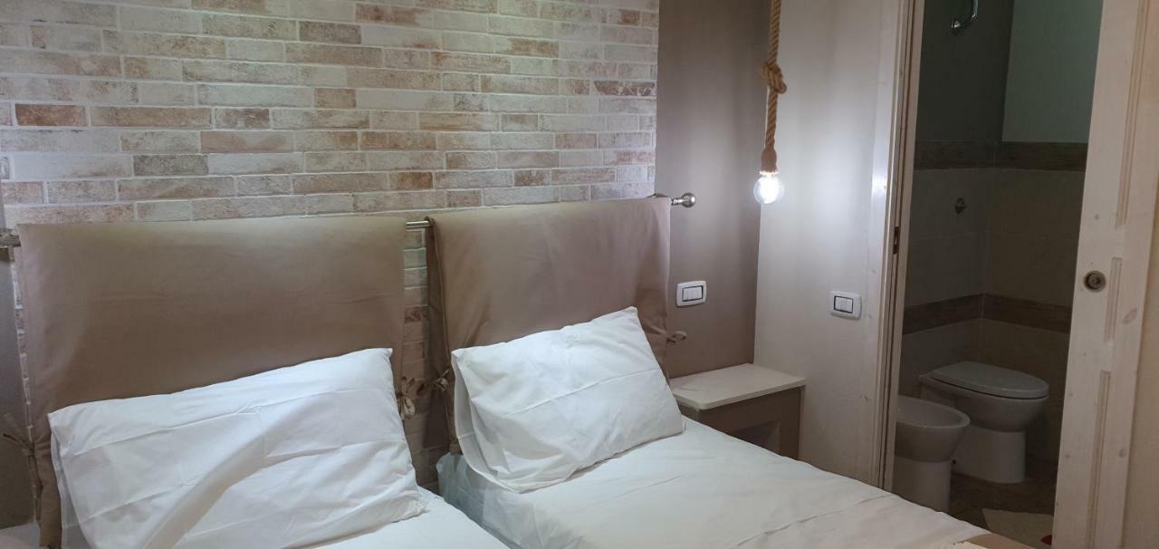 Guesthouse Luisella カリアリ エクステリア 写真